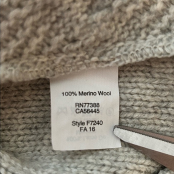 MADEWELL merino wool sweater, light gray sz small. Crisscross fringe cable knit - Picture 5 of 8